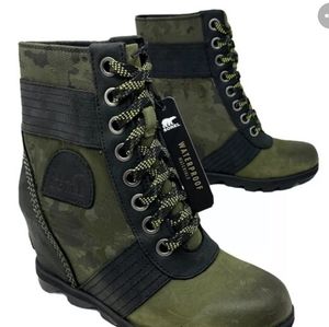 Booties, Sorel, Lexington Wedge Hiker Green, Size 8